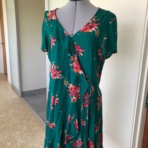 Xhilaration mock wrap dress in size Large in green